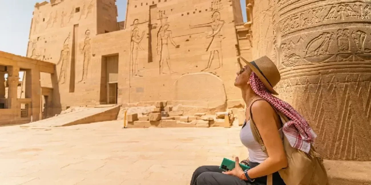 Temples Égyptiens : Une Exploration Monumentale